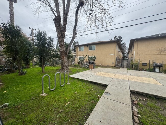 Photo - 721-721 Menker Ave Unidad 2