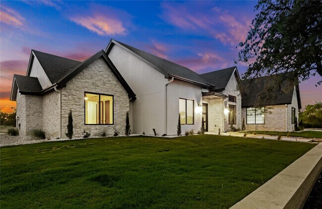 Photo - 208 Stonegate Ln