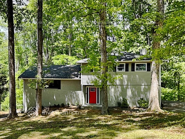 Building Photo - 2597 Beechwood Dr