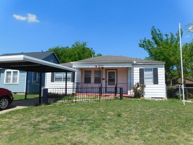 Building Photo - 1505 NW Lake Ave