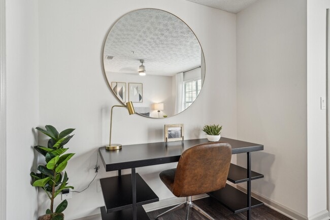 Espacio de oficina en casa en Gwinnett Pointe Apartments en Norcross, GA 30093