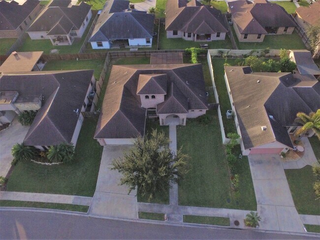 Photo - 3Bed/2.5Bath Edinburg TX Home For Rent ( Oakland Village )