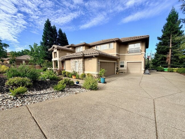 Building Photo - 5 Bdrm, 4 bath home located in Highland View Community off Silva Valley