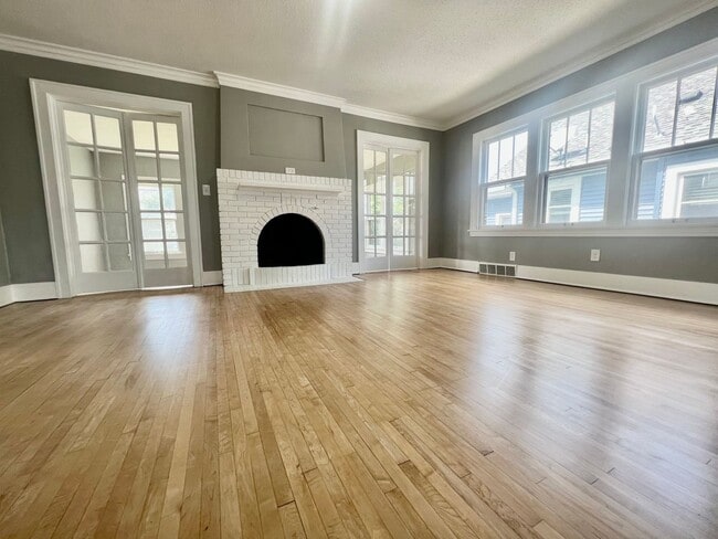 Photo - Breathtaking 3 bedroom 1 bath house in Minneapolis!!