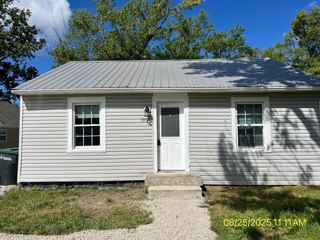 Building Photo - 1901 N Turner St Rental