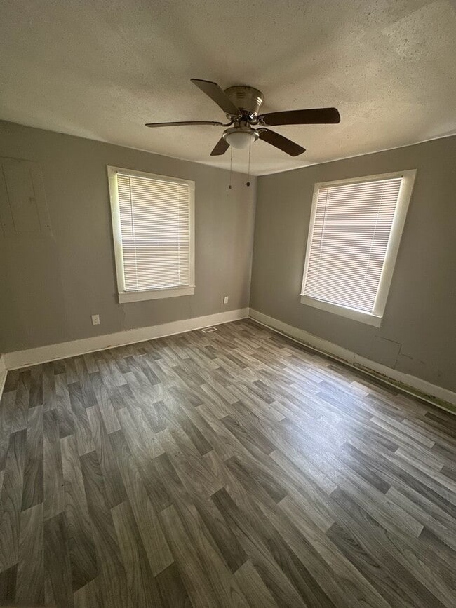 Building Photo - COMING SOON! TWO Bedroom house with BONUS ROOM !