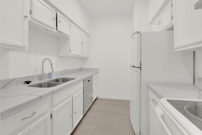 Building Photo - 4001 Tanglewilde St