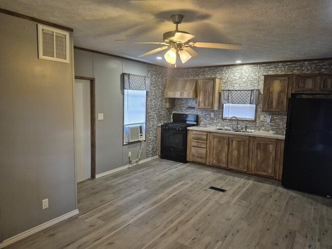 Photo - 222 Shadow Oaks Dr