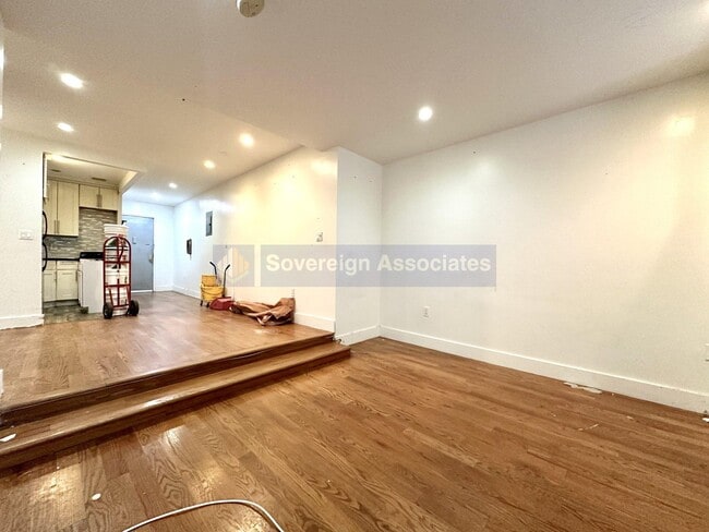 Photo - 4300 Broadway Apartment Unit 5H