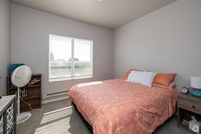 2BR, 2BA - 1056SF - Second Bedroom