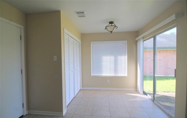 Photo - 4407 Waterfall Way