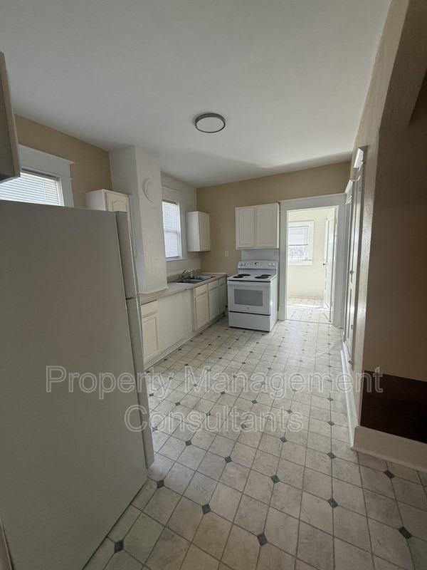 Photo - 1014 E 1st St