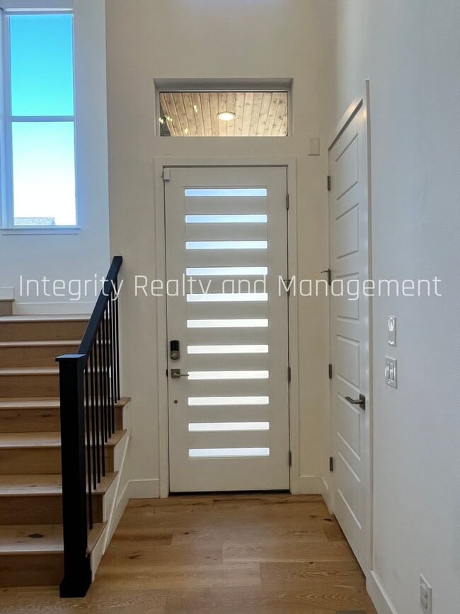 Photo - 6121 Chester St