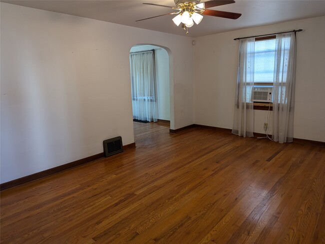 Photo - 10 Bidwell St