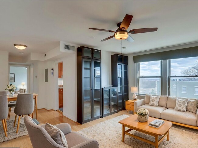 Beautifully Renovated 1BR, 1 Bath Apt in B... - Beautifully Renovated 1BR, 1 Bath Apt in B...