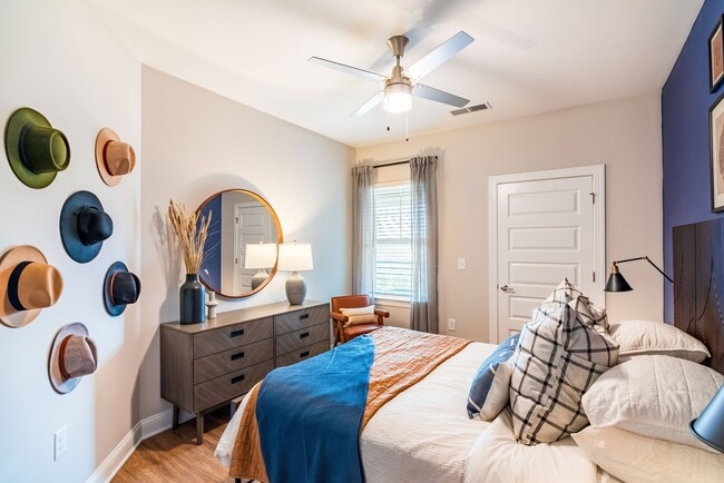 Photo - Hawthorne at the Crest