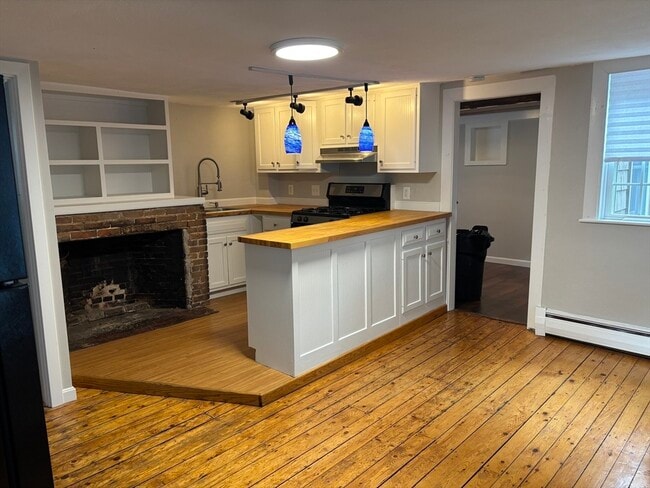 Building Photo - 10 Palfrey Ct Unit 2 Rental
