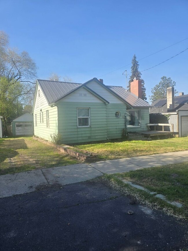 Photo - Supper cute 3 bedroom 1 bath house. This house has lots of charm.  The upstairs is one big bedroo...