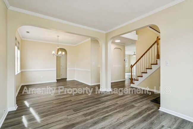 Photo - 979 Holbrook Dr