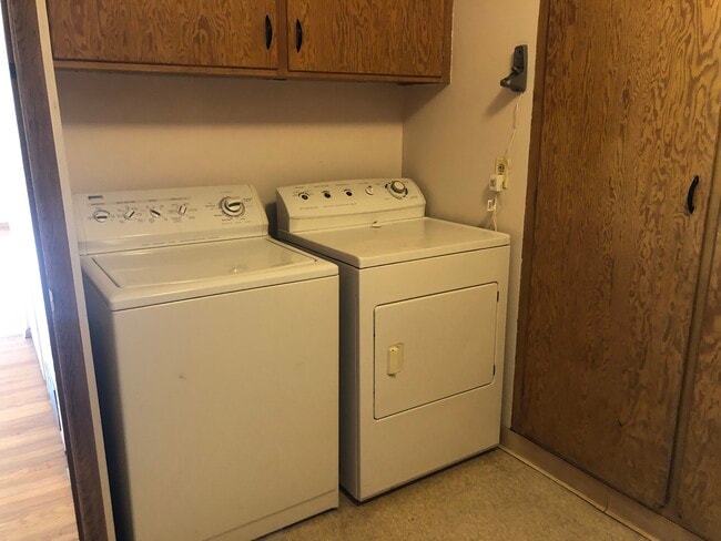 Photo - 560 SE South St