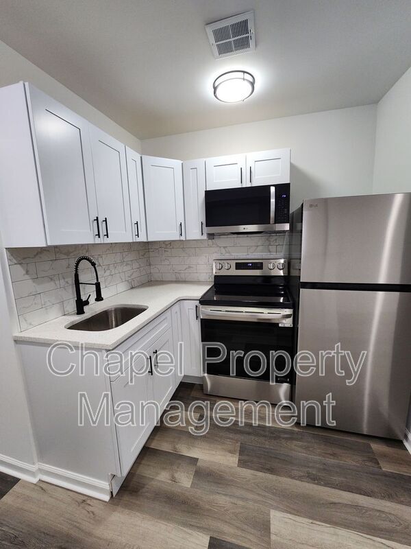 Building Photo - 5012 W Stiles St