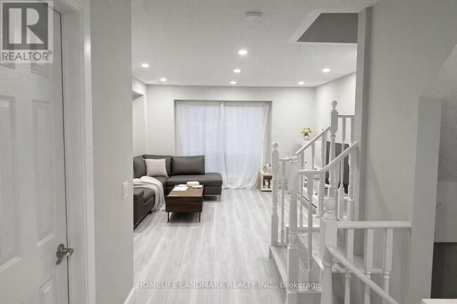 Photo - 50 Strathaven Dr