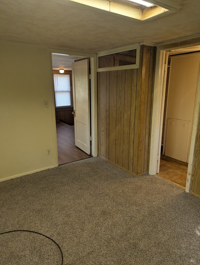 Photo - 106 W 5th St