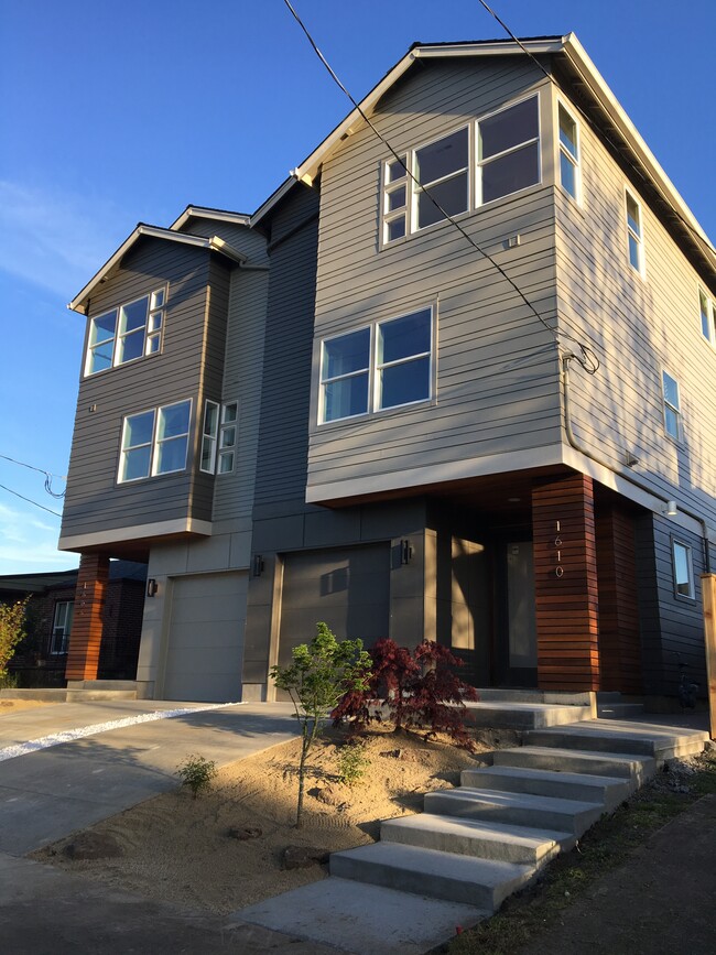 Building Photo - 1610 N Emerson St Unit B Rental