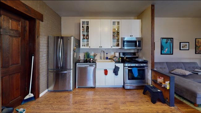 Building Photo - 44 Easton St Unit 2