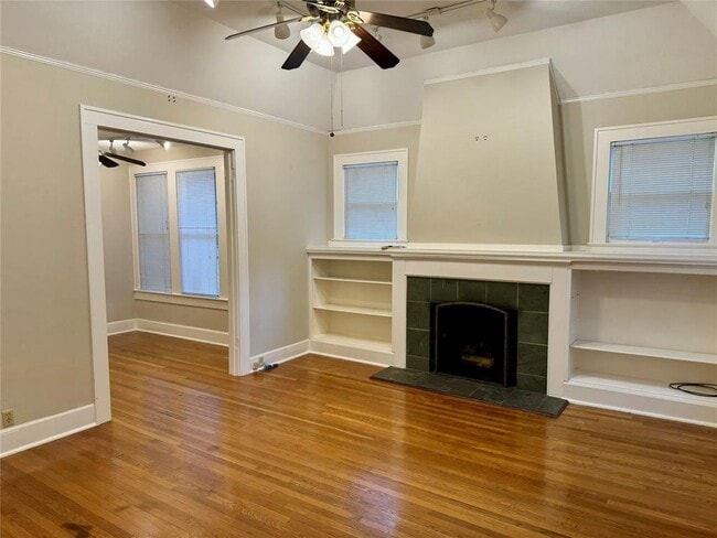 Photo - 607 W 10th St
