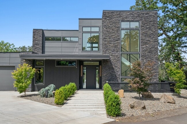 Building Photo - 985 SE Rimrock Ln