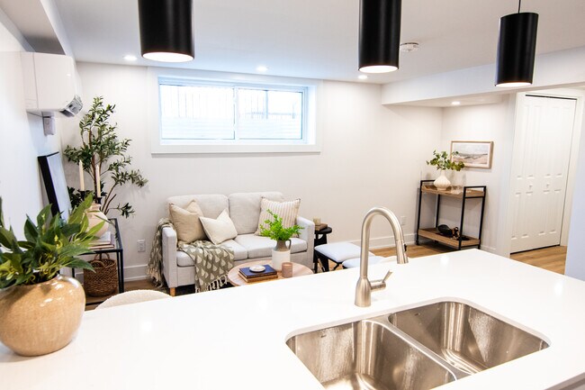 Photo - Unit 1C | Lower Level | 2 Bedroom, 1 Bathroom Unité C