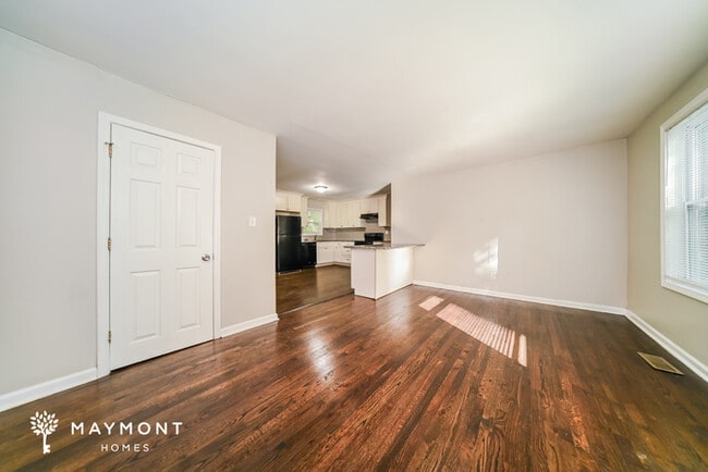 Building Photo - 2500 Swallow Cir SE Rental