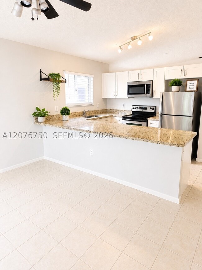 Photo - 405 Kelly Ln