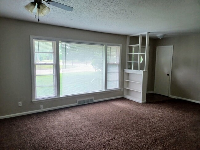 Photo - Cozy 3 bedroom, 1 bath home on Northeast side