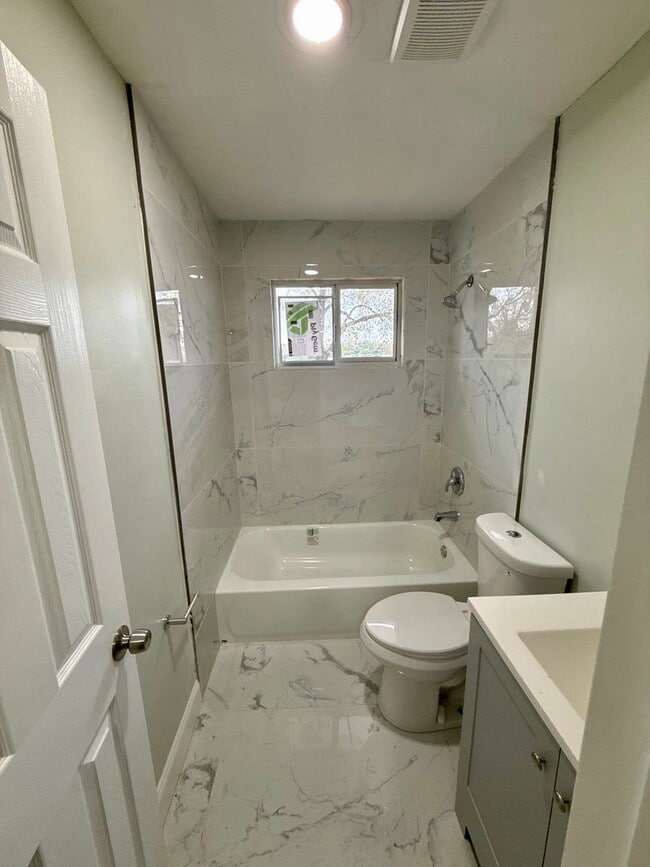 Photo - 5035 Westchase Ct Unidad 2