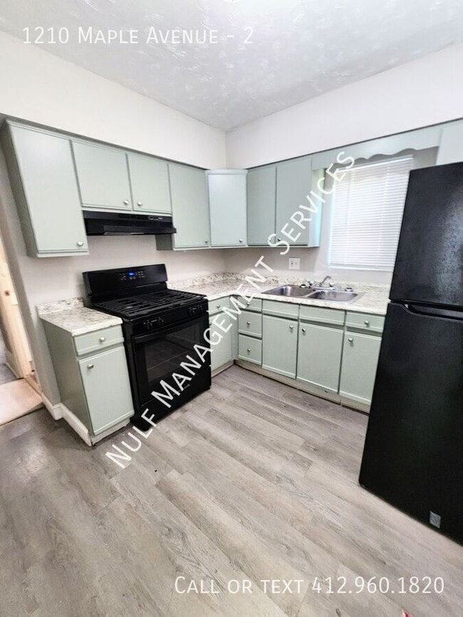 Building Photo - 1210 Maple Ave Unit 2