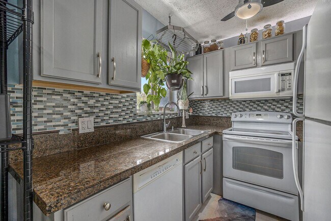 Photo - University Hills 2 bedroom and 1.5 Bath Unidad 205
