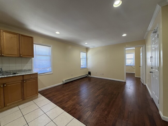 Photo - 77 Hutton St Unit 4