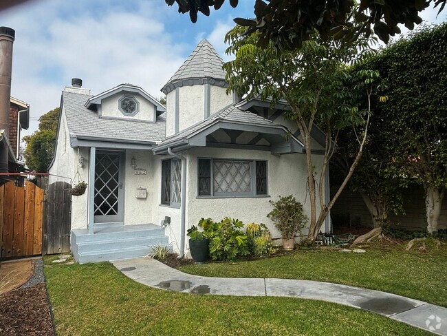 Building Photo - Charming 2 bed 2 bath in Coronado Rental