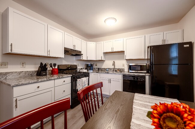 Photo - 1310 S Woodlawn Ave