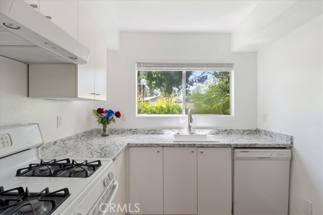 Photo - 162 Tamarisk St