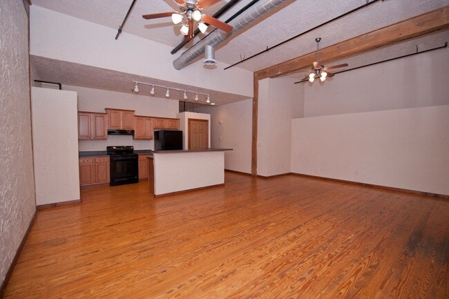 Building Photo - Market 105 Unit M 105