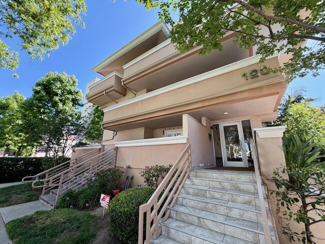 Building Photo - 120 S Mentor Ave