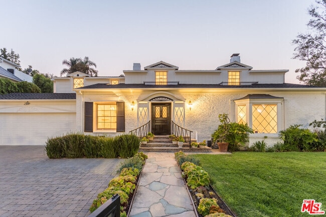 Building Photo - 501 S Beverly Glen Blvd Rental
