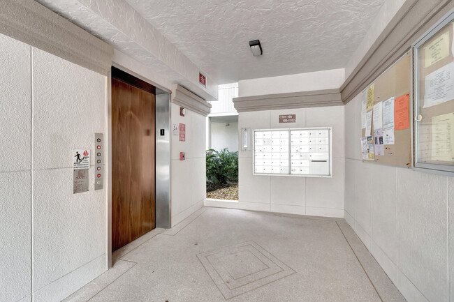 Photo - 14096 Huntington Pointe Dr Unidad 407