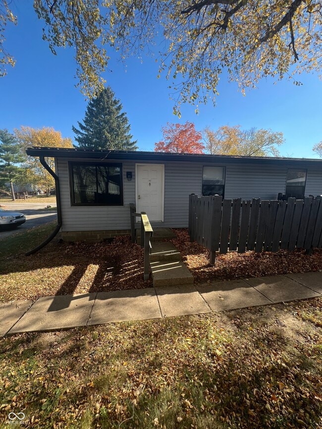 Building Photo - 2000 Indianapolis Rd Unit 62