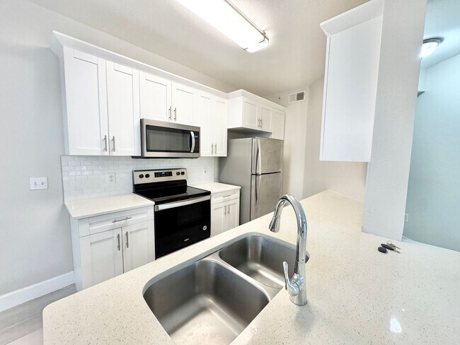 Photo - ** FAIRWAY PRESERVE ** 2 BED / 2 BATH COND...