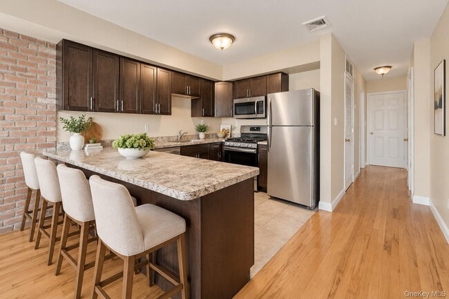 6 Pell Pl