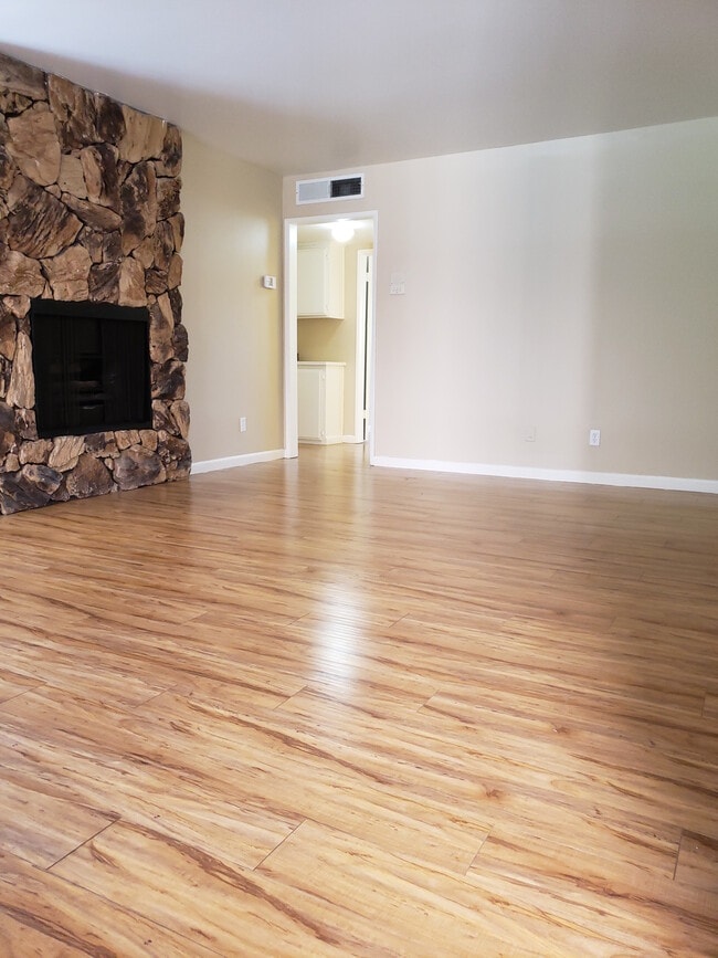 Photo - 14157 Vanowen St Unit 101